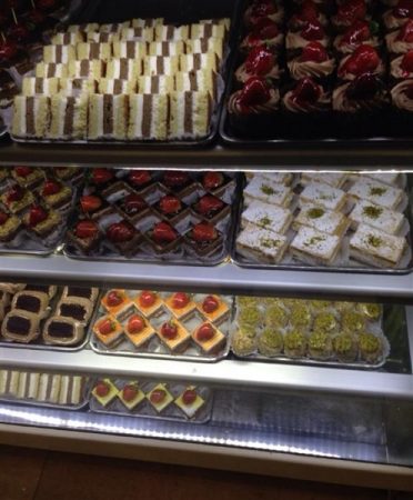 خسارت کرونا به ۲۱ واحد تولیدی شیرینی در قزوین