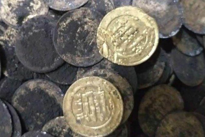 ۱۰ سکه مسی متعلق به دوره اشکانیان در تاکستان کشف شد
