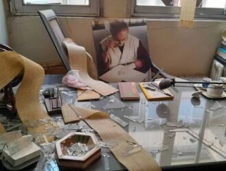 آخرین وضعیت خانه اکبر رادی که در جنگ ۱۲ روزه نیمه‌ویران شد