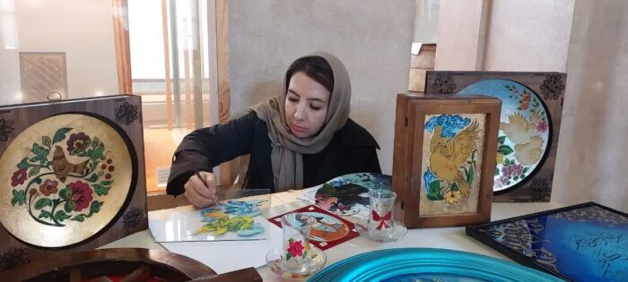 اجرای کارگاه‌های تولید زنده صنایع‌دستی در بناهای تاریخی قزوین