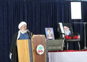 دشمن بداند دست ما روی ماشه و جانمان آماده شهادت است