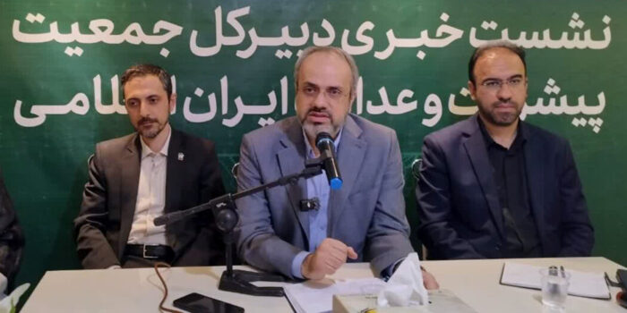 در مدیریت تنگه هرمز تغییری راهبردی خواهیم داشت/با دشمن سازش نخواهیم کرد