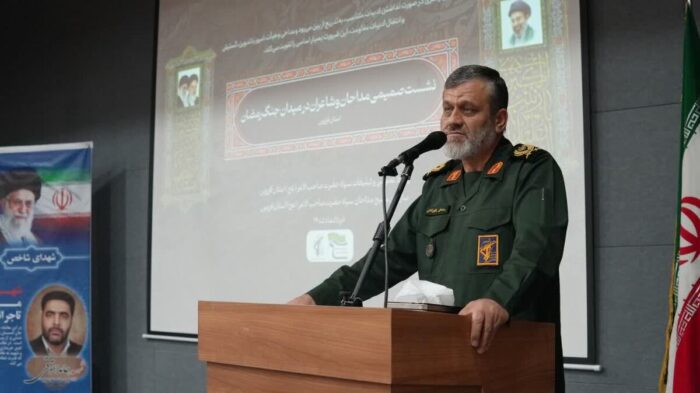 مداحان و شاعران پرچمداران جهاد تبیین و حافظان وحدت ملی هستند/هئیت های مذهبی ستاد مردمی مراسم تشییع امام شهید را تشکیل دهند