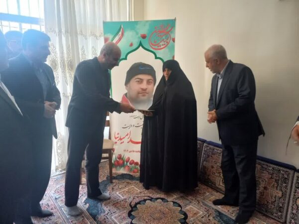 خدمتگزار خانواده شهدا هستیم/ پیگیری مسائل خانواده‌های شهدای اقتدار در قزوین