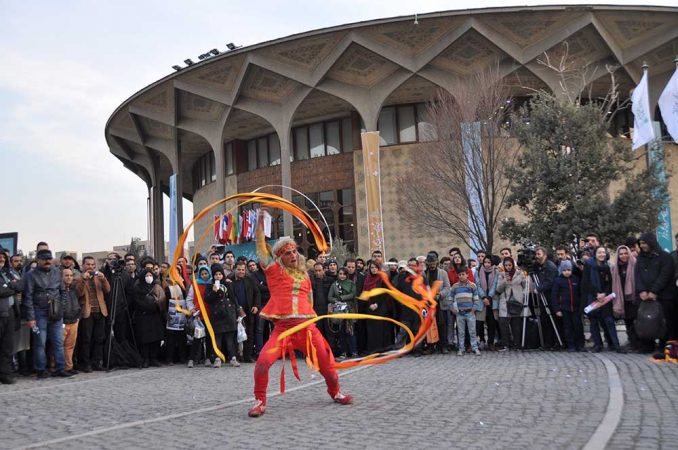 پایان تعطیلی ۴ ماهه تئاتر در قزوین با اجرای نمایش های خیابانی