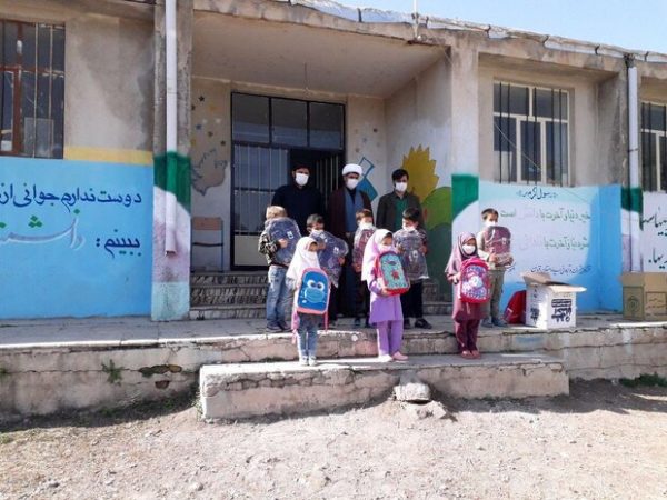 اهدای بسته‌های لوازم التحریر به دانش‌آموزان روستا‌های قزوین
