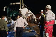 ۱۴ مصدوم در تصادف اتوبوس با کیوسک عوارضی در قزوین