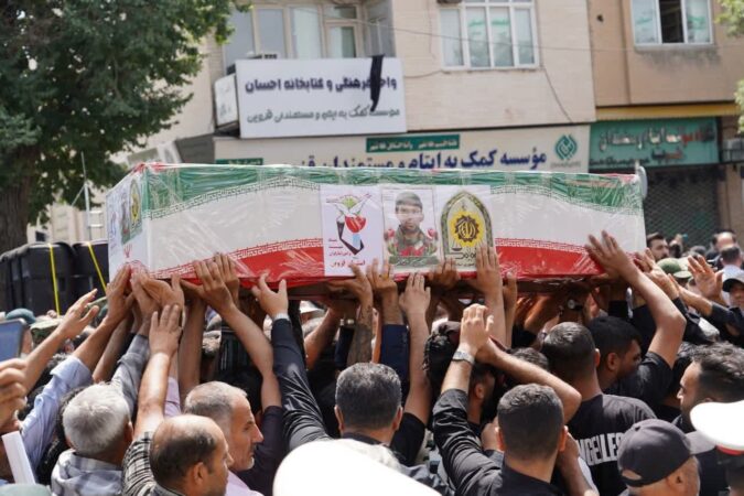 پیکر شهید سرباز «امیرحسین باجلان» در آغوش خاک آرام گرفت پیکر شهید سرباز «امیرحسین باجلان» در آغوش خاک آرام گرفت