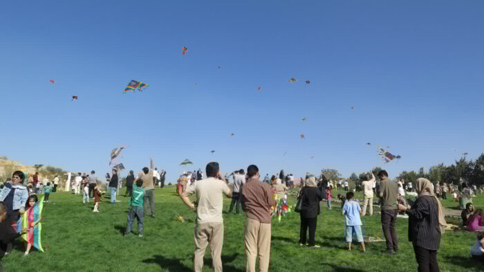 کودکان قزوینی حال خوش زندگی را در جشن پرواز بادبادکها تجربه کردند کودکان قزوینی حال خوش زندگی را در جشن پرواز بادبادکها تجربه کردند