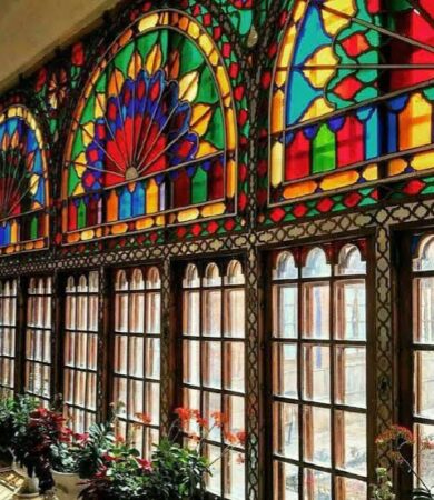 تاثیر شیشه های رنگی در معماری ایرانی /مسئولین گامی در جهت معماری انسان محور برای آیندگان بردارند