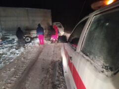 انتقال و نجات دو مادر باردار به مراکز درمانی توسط هلال احمر قزوین/رهاسازی بیش از ۴۵۰ خودرو گرفتار در برف و کولاک توسط هلال احمر قزوین در ۲۴ ساعت گذشته