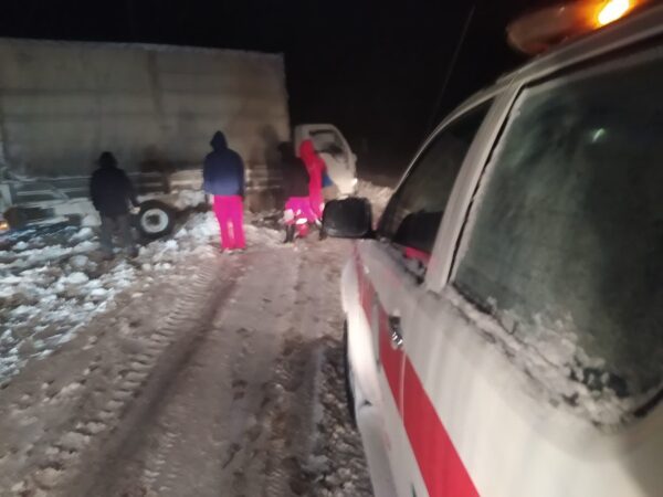 انتقال و نجات دو مادر باردار به مراکز درمانی توسط هلال احمر قزوین/رهاسازی بیش از ۴۵۰ خودرو گرفتار در برف و کولاک توسط هلال احمر قزوین در ۲۴ ساعت گذشته